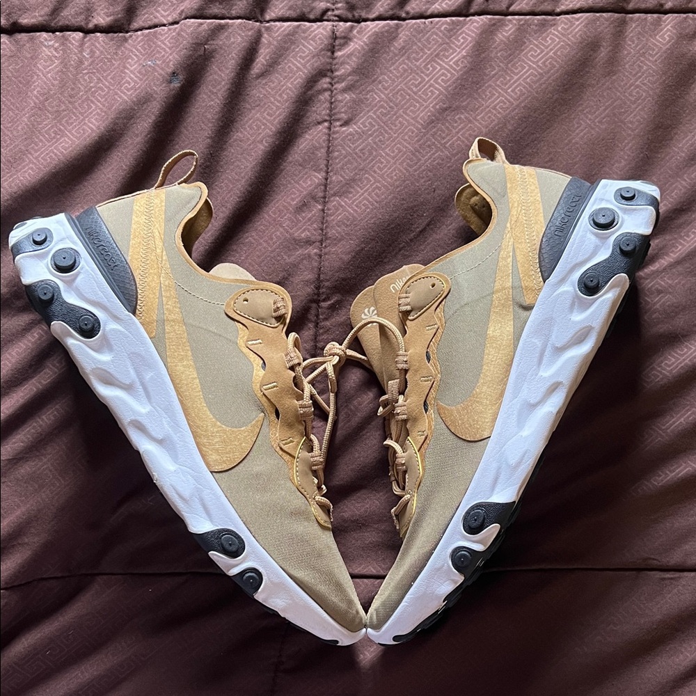 Nike Men's React Gold and White & Black Sneakers